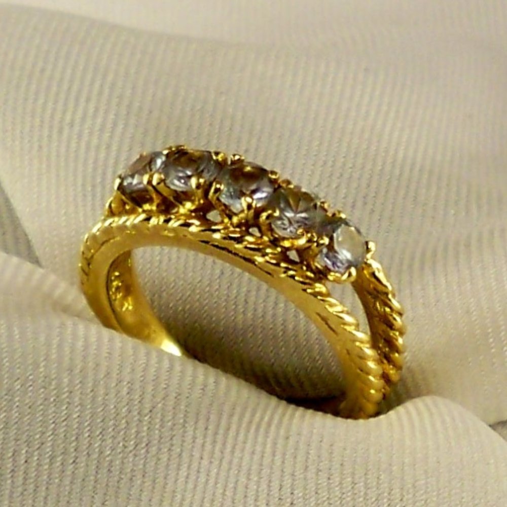 Round Cut Lite Blue *Sapphires, *?14k Solid Gold Vintage Rope Ring